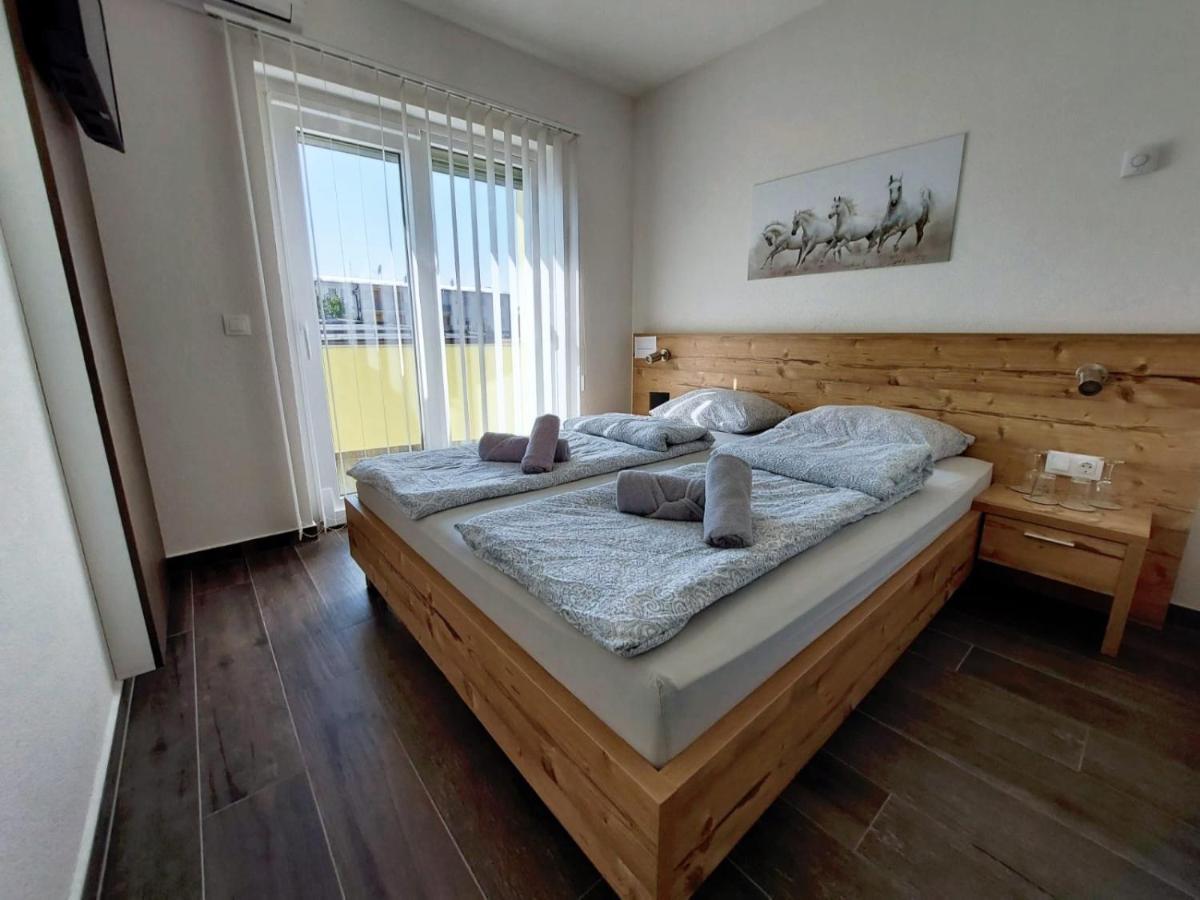 Gold Apartmani Kozarac Екстериор снимка
